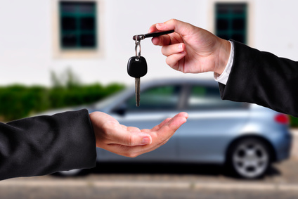 Kakšen so postopki (in razlike) prepisa avtomobila s prodajno in darilno pogodbo